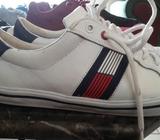 Se Vende Zapatillas Tommy Hilfiger en 25