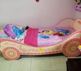 Vendo hermosa cama de carroza de princesa