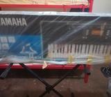 Teclado Yamaha con Pedestal